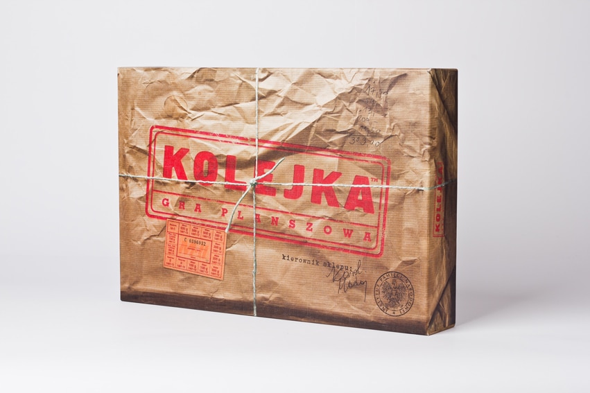 The Kolejka box resembles a shopping purchase poorly wrapped in brown paper and string, recalling the hardships of the Communist era. Photo courtesy of User Marta Maeslinska under the Creative Commons Attribution-Share Alike 3.0 Unported license.
